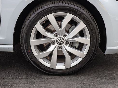 Used 2019 Volkswagen Golf SE image 6