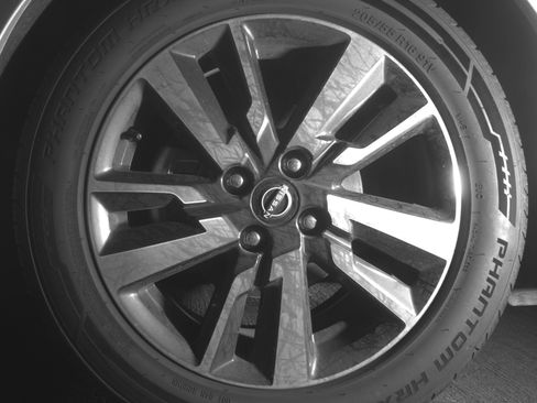 Used 2025 Nissan Versa SV image 12