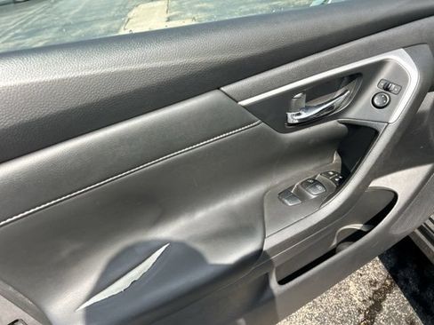 Used 2017 Nissan Altima 3.5 SL FWD image 26