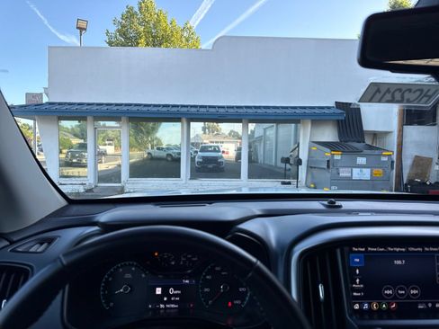 Used 2022 Chevrolet Colorado Z71 w/ Safety Package AWD/4WD image 13
