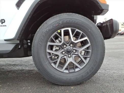 New 2026 Jeep Wrangler Sahara image 9