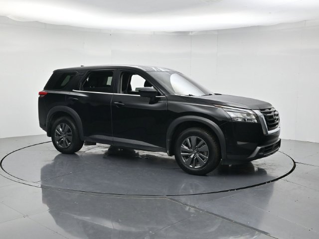 Used 2024 Nissan Pathfinder S FWD image 3
