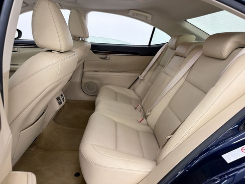 Used 2014 Lexus ES 350 w/ Premium Package FWD image 25