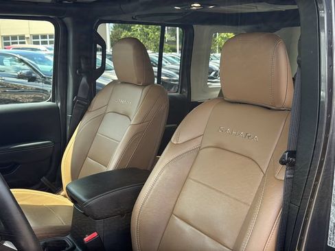 Used 2023 Jeep Wrangler Unlimited Sahara w/ Cold Weather Group AWD/4WD image 12