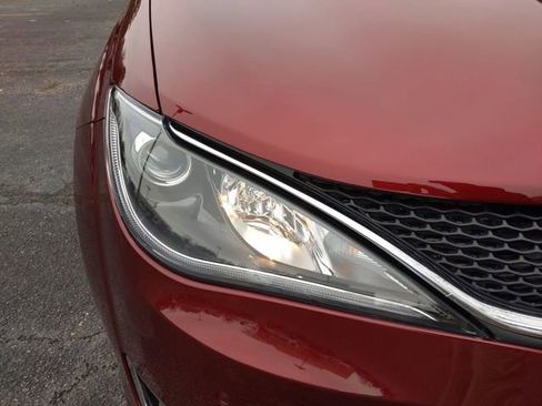 Used 2020 Chrysler Pacifica Touring-L Plus w/ Advanced Safetytec Group image 9