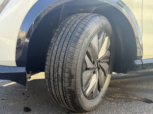 Used 2023 Nissan Ariya FWD image 32