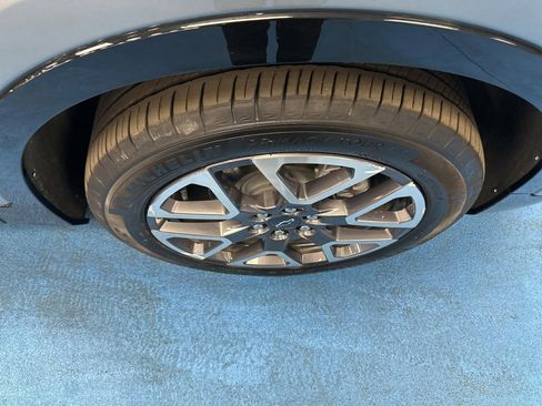 Certified 2025 Chevrolet Blazer RS image 3