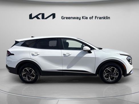 Used 2024 Kia Sportage LX image 8