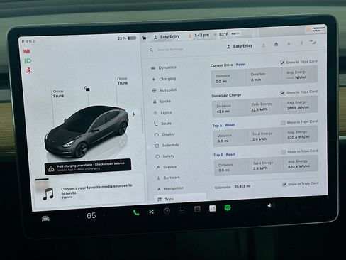Used 2023 Tesla Model 3 Standard Range image 18