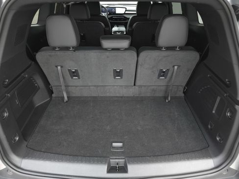 Used 2025 Buick Enclave Preferred image 35