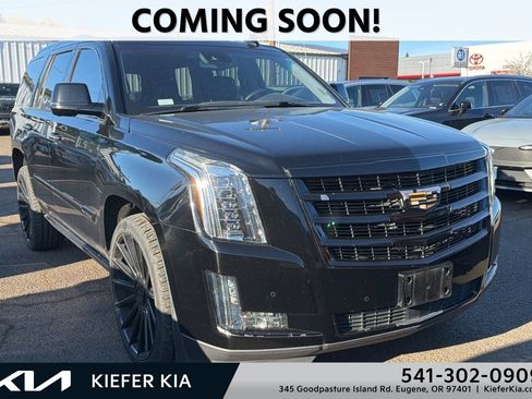 Used 2016 Cadillac Escalade Premium RWD image 1