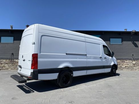 Used 2021 Mercedes-Benz Sprinter 4500 image 6