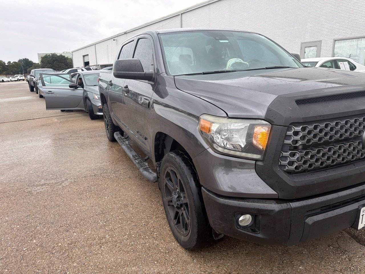 Used 2020 Toyota Tundra SR5 w/ SR5 Leather Package RWD image 1