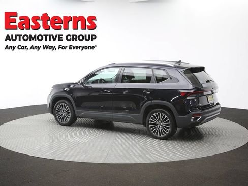 Used 2025 Volkswagen Taos SE FWD image 61