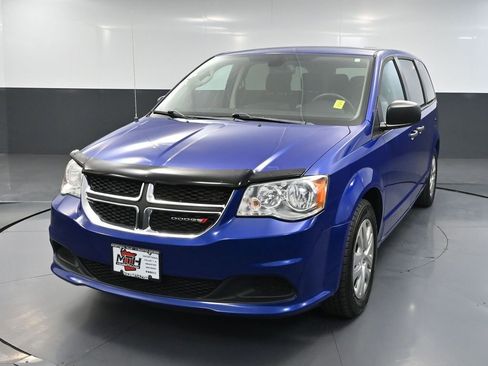 Used 2019 Dodge Grand Caravan SE w/ UConnect Hands-Free Group image 13