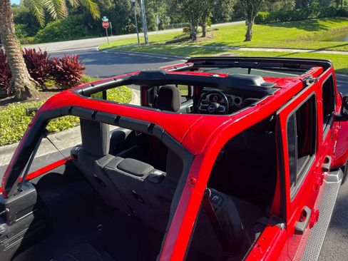 Used 2020 Jeep Wrangler Unlimited Sahara AWD/4WD image 13