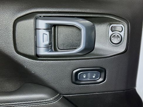 Used 2023 Jeep Wrangler Unlimited Sahara w/ Cold Weather Group AWD/4WD image 20