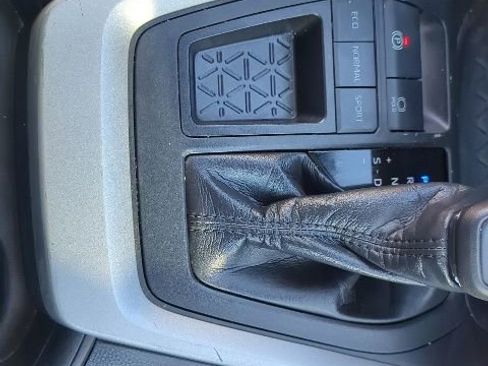 Used 2020 Toyota RAV4 XLE image 9