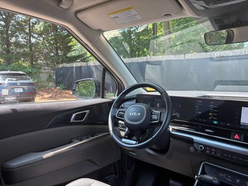 Used 2026 Kia Carnival FWD image 36