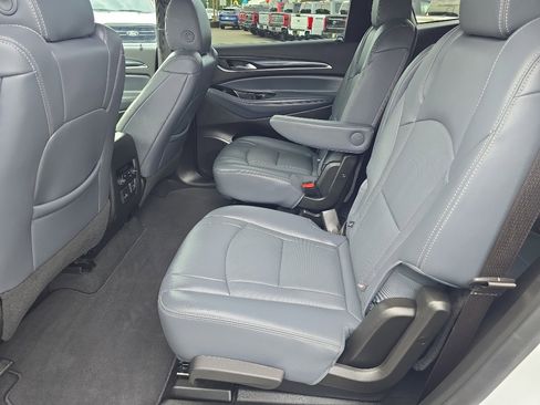 Used 2024 Buick Enclave Premium image 17