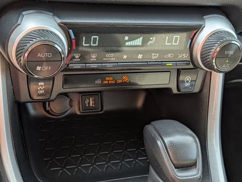 Used 2024 Toyota RAV4 XLE AWD/4WD image 17