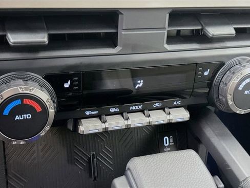 Used 2025 Toyota Tacoma TRD Sport image 16