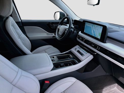 Certified 2025 Lincoln Aviator Reserve RWD image 31