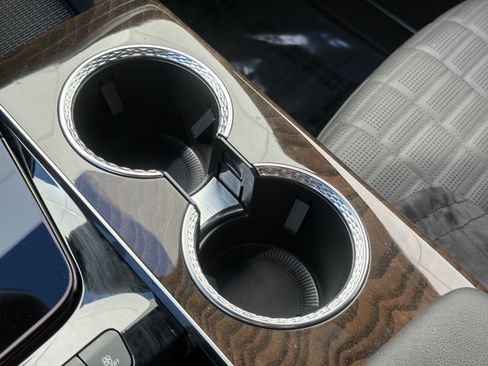 Certified 2025 Cadillac Escalade Premium Luxury Platinum AWD/4WD image 30