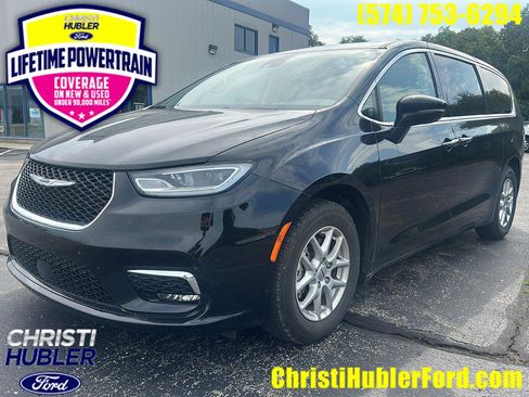 Used 2024 Chrysler Pacifica Touring-L FWD image 1