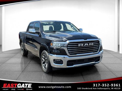 Used 2025 RAM 1500 Laramie AWD/4WD image 1