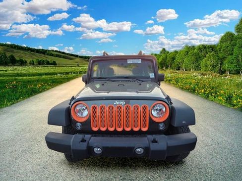 Used 2018 Jeep Wrangler Sport AWD/4WD image 2