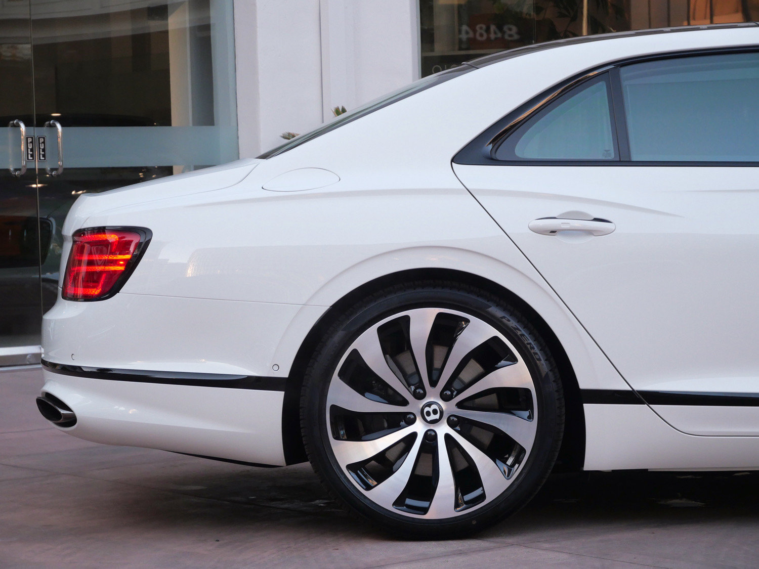 New 2026 Bentley Flying Spur V8 AWD/4WD image 8