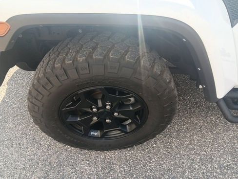 Used 2023 Jeep Gladiator Sport image 6