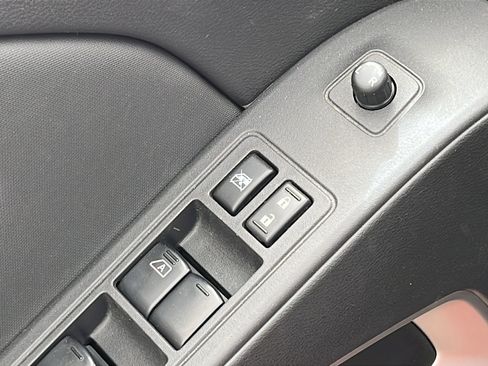 Used 2022 Nissan Frontier SV image 12