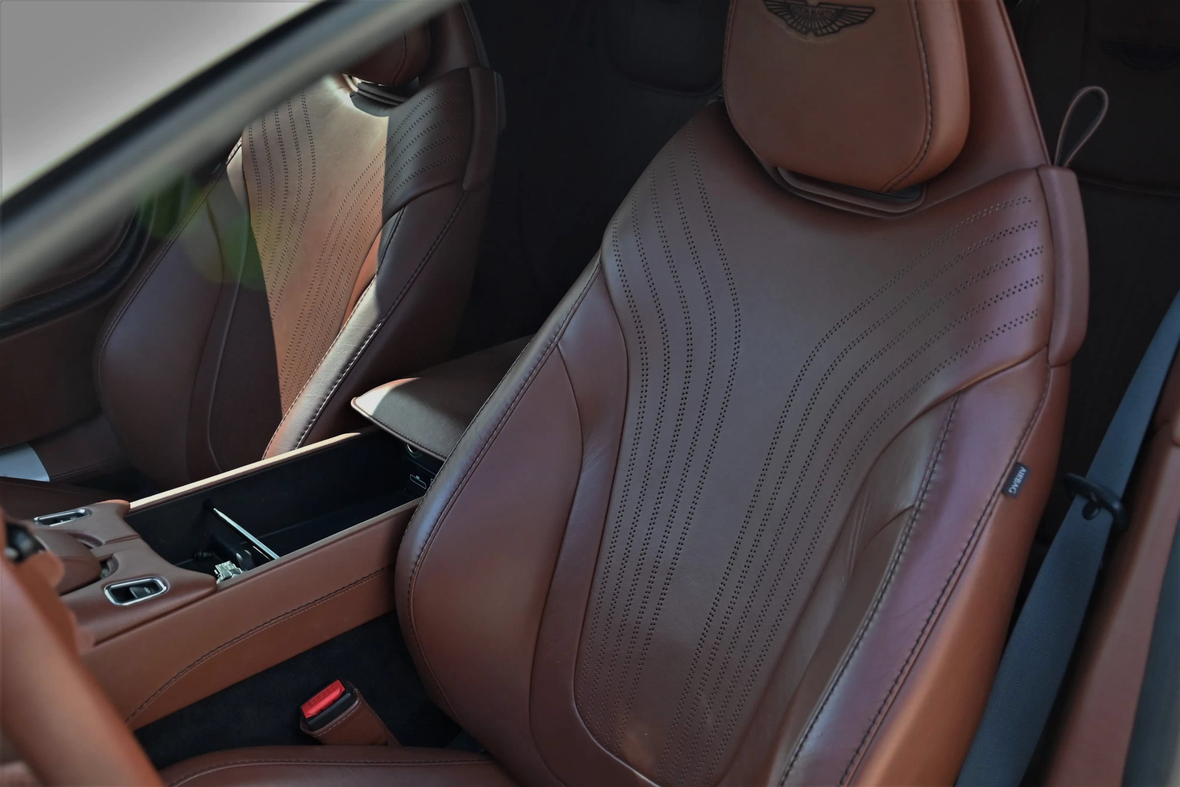 Used 2020 Aston Martin DB11 Volante RWD image 15