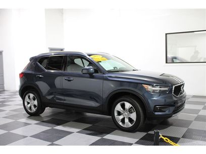 Used 2022 Volvo XC40 T5 Momentum