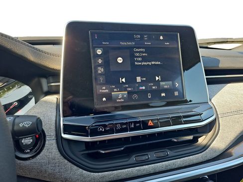 New 2025 Jeep Compass Sport image 19