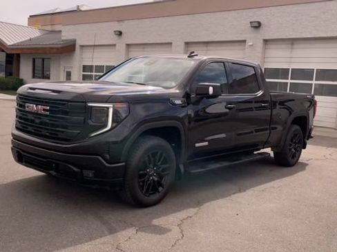 Used 2025 GMC Sierra 1500 Elevation w/ Elevation Premium Package AWD/4WD image 5