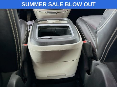 Used 2023 Chrysler Pacifica Touring-L FWD image 28