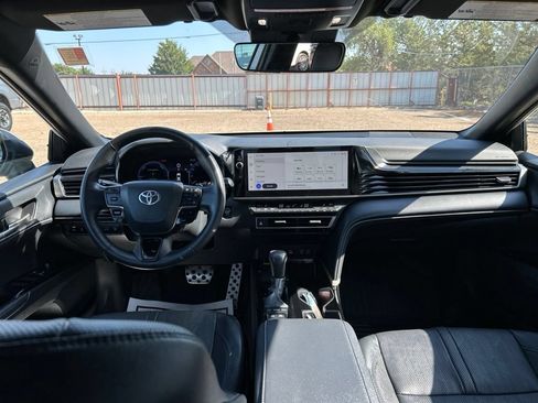 Used 2025 Toyota Camry XSE FWD image 10