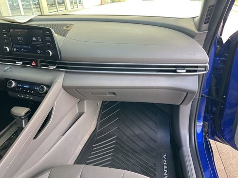 Used 2022 Hyundai Elantra SEL FWD image 22