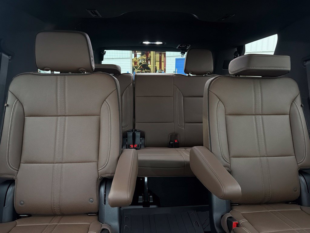 Used 2025 Chevrolet Tahoe High Country AWD/4WD image 41