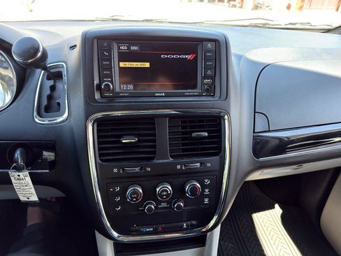 Used 2020 Dodge Grand Caravan SXT FWD image 16
