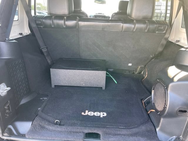 Used 2014 Jeep Wrangler Unlimited Sahara w/ Connectivity Group AWD/4WD image 13