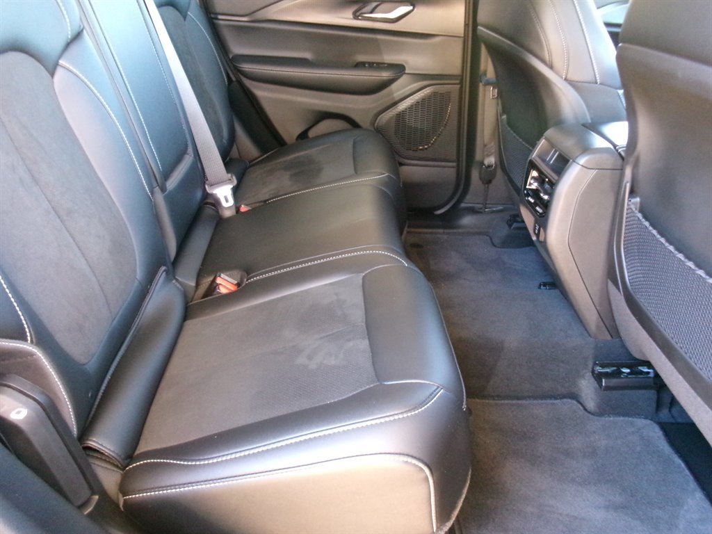 Used 2025 Jeep Grand Cherokee Altitude AWD/4WD image 27