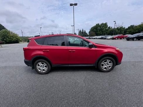 Used 2015 Toyota RAV4 LE AWD/4WD image 2
