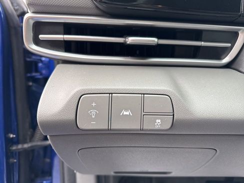 Used 2023 Hyundai Elantra SEL w/ Convenience Package image 12