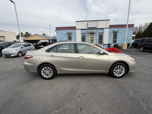Used 2015 Toyota Camry LE image 7