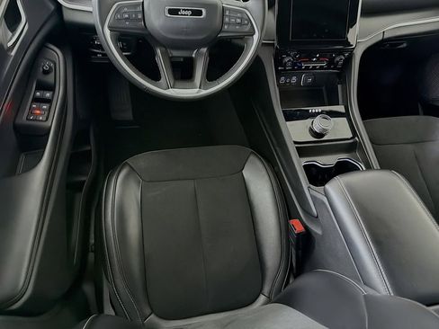 Used 2024 Jeep Grand Cherokee Altitude RWD image 25