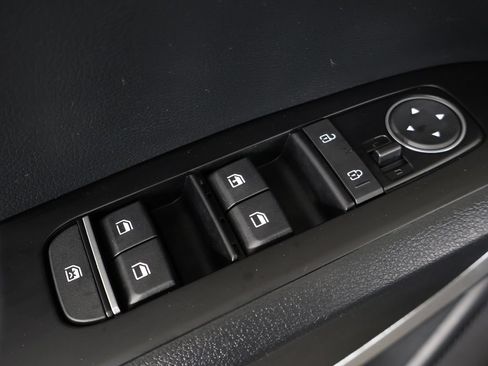 Used 2023 Kia Soul LX w/ LX Technology Package FWD image 35